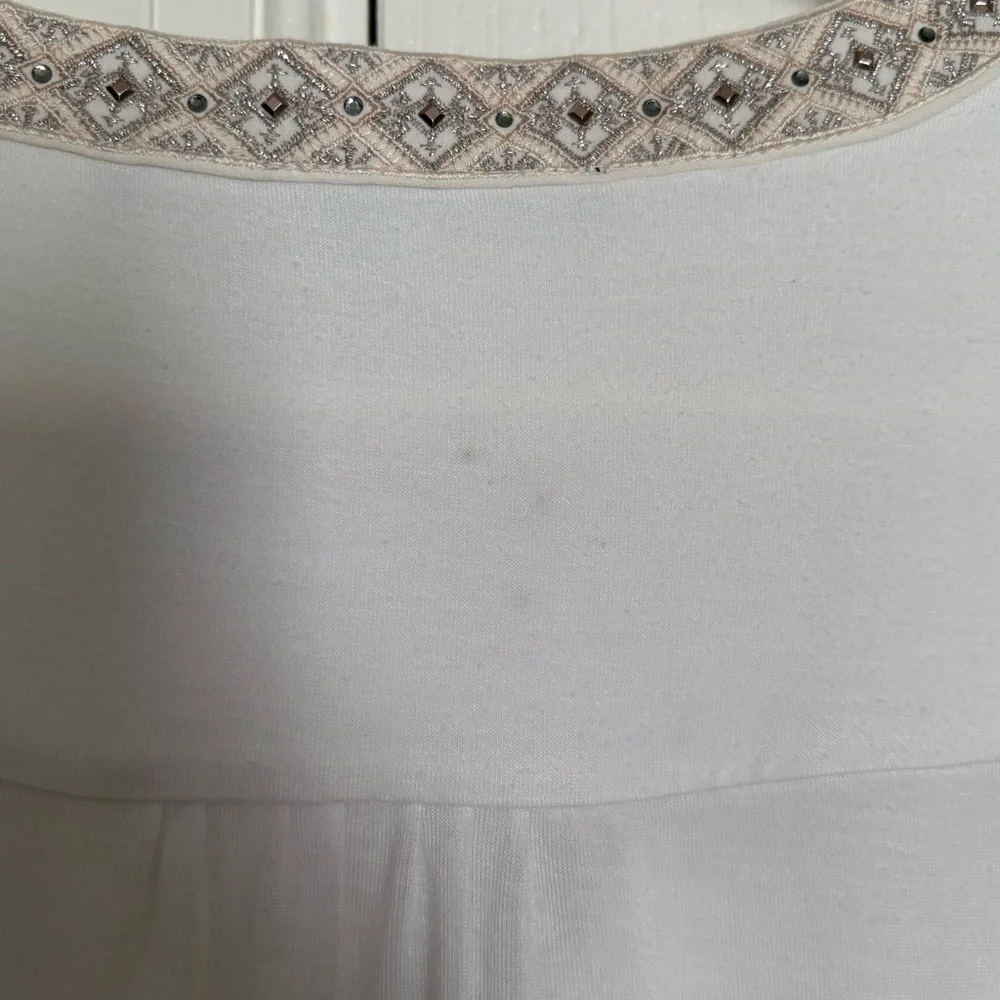 White House Black Market Women’s V-Neck Tank Top. Size Large.